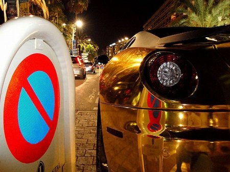 Золотой Феррари (18 фото)