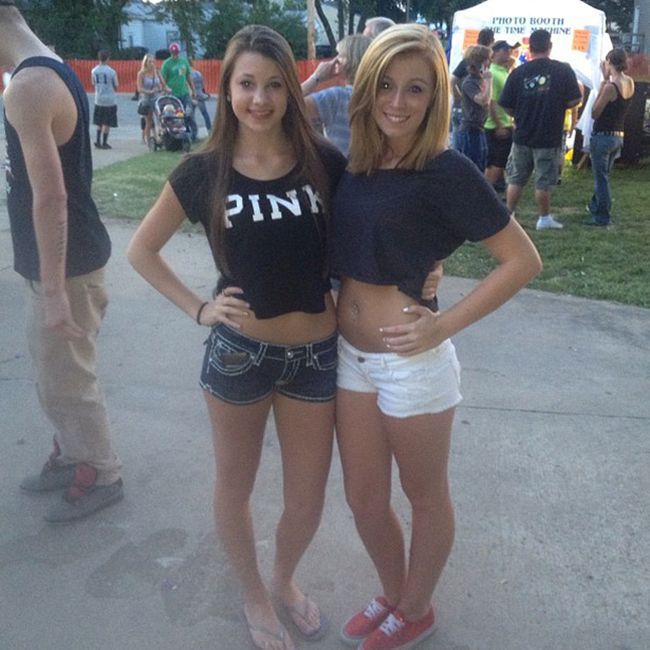 Девушки в шортиках