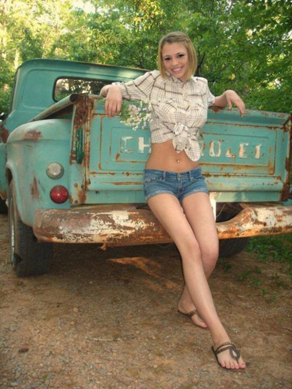 Девушки в шортиках