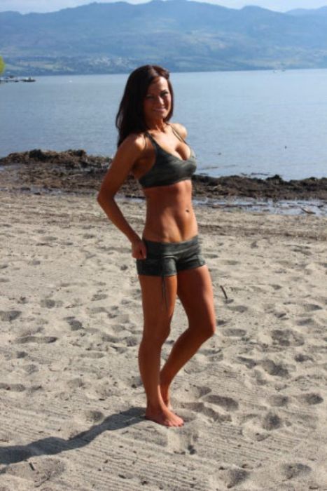 Девушки, которым трудно смотреть в глаза (40 фото)