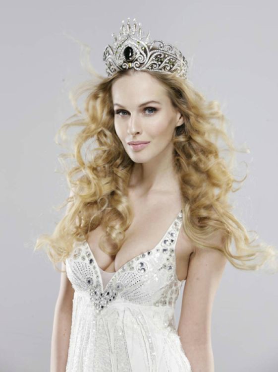 Наталья Переверзева - Мисс Земля 2012 (25 фото)