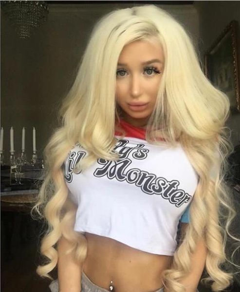 Еле живая Барби продолжает закачивать в себя силикон