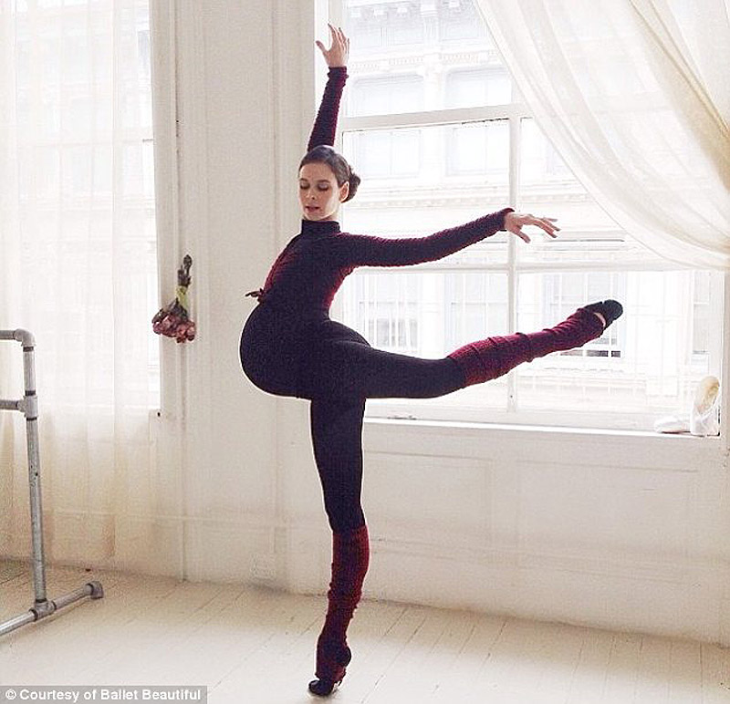 Беременная балерина