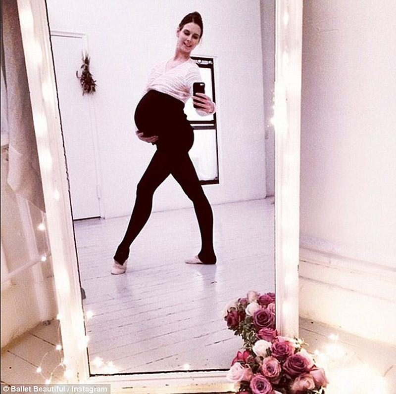 Беременная балерина