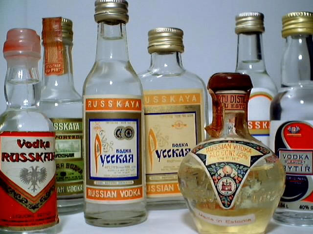 Россияне все чаще покупают водку в мелкой таре