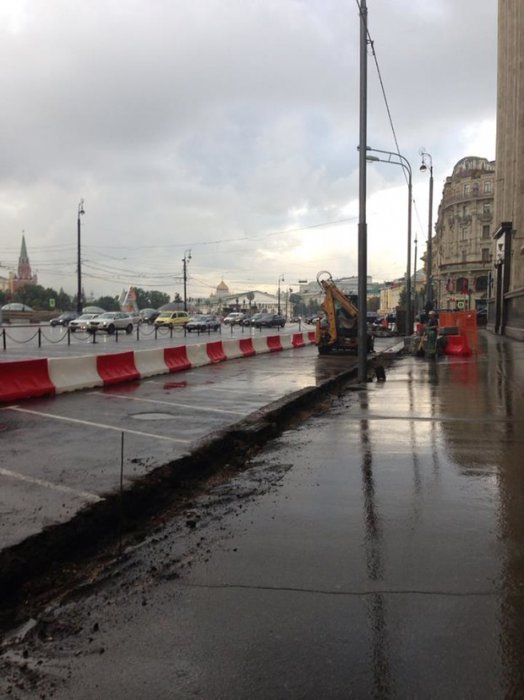 Вокруг Думы начали строить забор