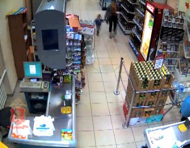 Мать избила ребенка в супермаркете