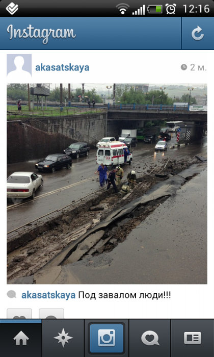 В Красноярске на «Космосе» обрушилась стена, под завалами погиб водитель ВАЗа