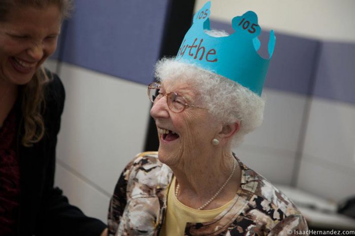 Старейшая пользовательница Facebook получила авто в подарок от анонима!