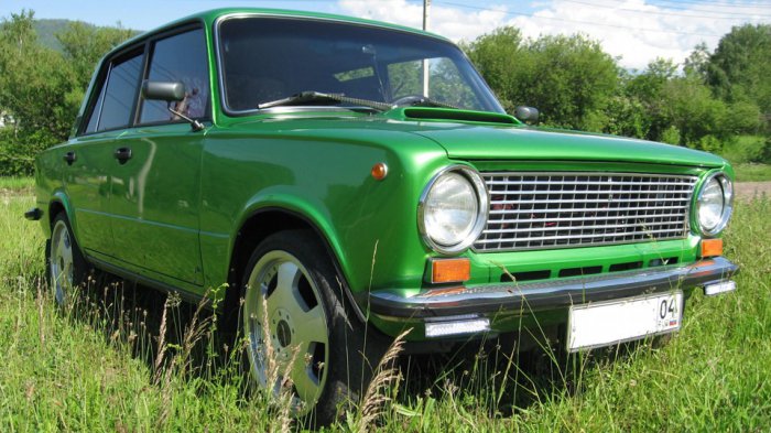 Автомобилист продает тюнингованную «копейку» за 300 тысяч