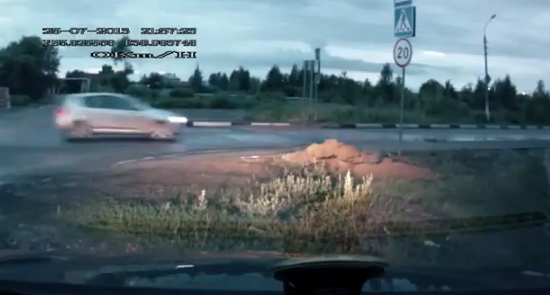 Как в России "пролетают" лежачих полицейских