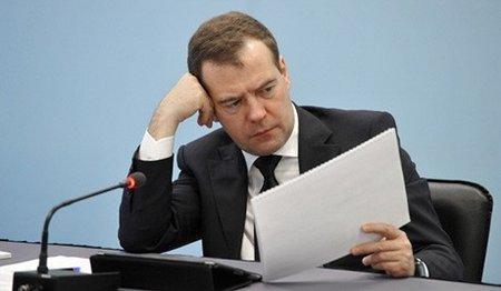 Медведев предложил подумать об увеличении госпошлины при разводе