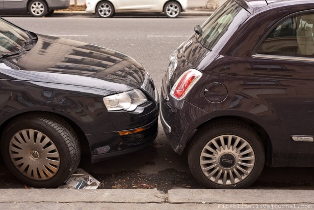 Как паркуются в Париже и цена на топливо