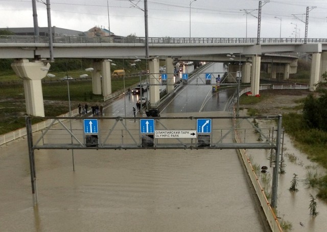 В Сочи ввели режим ЧС из-за угрозы затопления