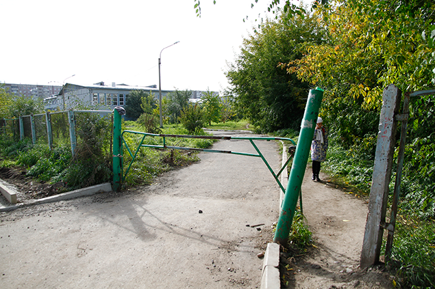 В Красноярске младшеклассника избили прямо возле школы