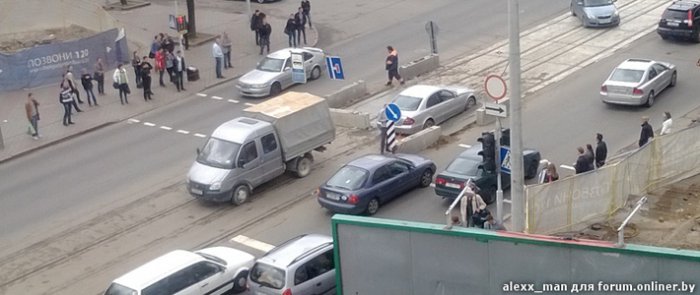 Минский памятник дураку на дороге