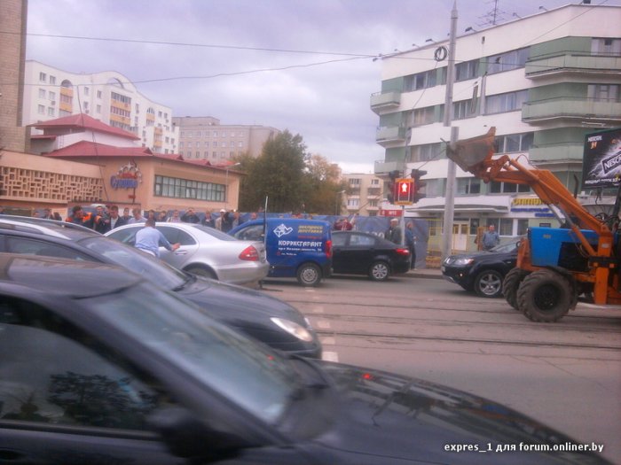 Минский памятник дураку на дороге