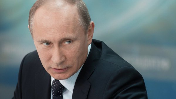 Путин поднял зарплаты почти всем высокопоставленным чиновникам РФ