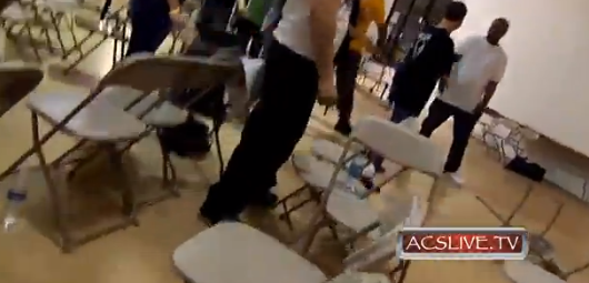 Разборка по-американски с шокером и пистолетом