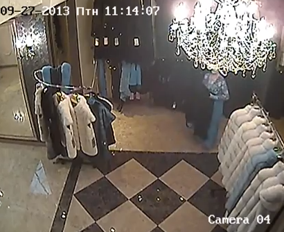 Проглотила шубу с вешалкой