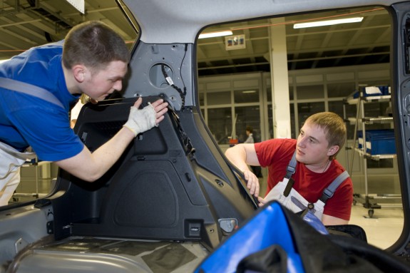 Министр рассказал, какая сумма пойдет на поддержку российского автопрома