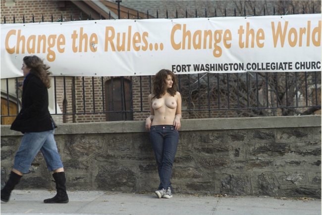 Женщины - ЗА обнаженную грудь