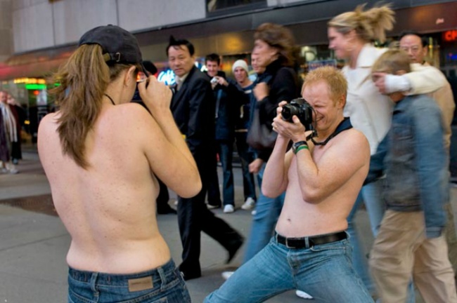 Женщины - ЗА обнаженную грудь