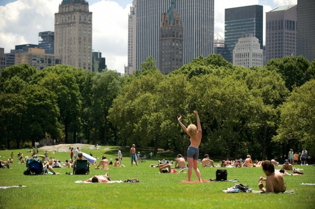 Женщины - ЗА обнаженную грудь