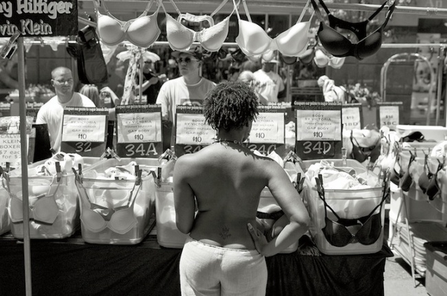 Женщины - ЗА обнаженную грудь