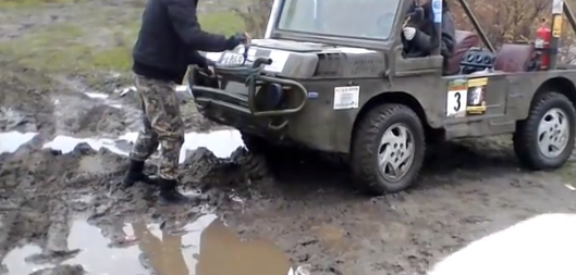Плавающий ЛУАЗ немного не поплыл