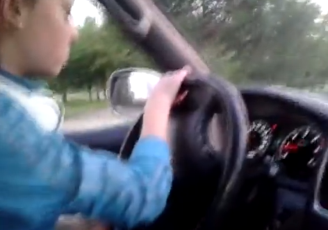 Обеспеченная девочка устроила ДТП и веселится