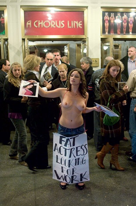 Женщины - ЗА обнаженную грудь