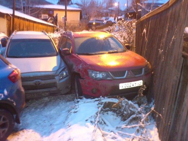 В Красноярске одну дорогу не поделили более десяти автомобилей В Красноярске одну дорогу не поделили более десяти автомобилей