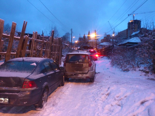 В Красноярске одну дорогу не поделили более десяти автомобилей В Красноярске одну дорогу не поделили более десяти автомобилей