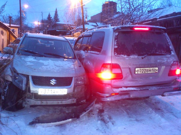 В Красноярске одну дорогу не поделили более десяти автомобилей В Красноярске одну дорогу не поделили более десяти автомобилей