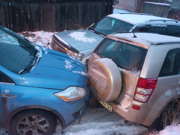 В Красноярске одну дорогу не поделили более десяти автомобилей В Красноярске одну дорогу не поделили более десяти автомобилей