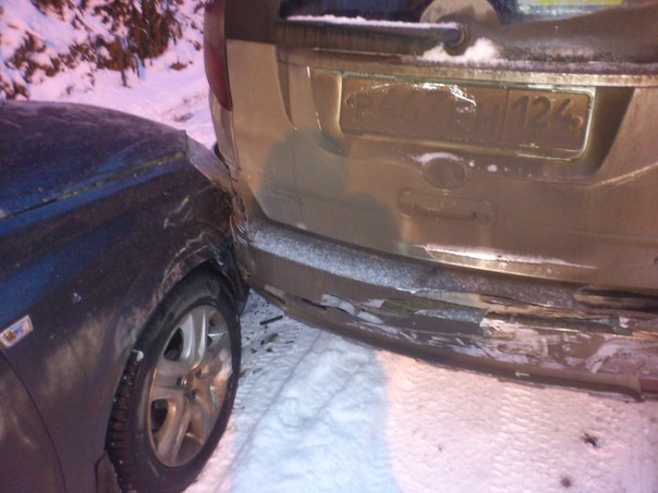 В Красноярске одну дорогу не поделили более десяти автомобилей В Красноярске одну дорогу не поделили более десяти автомобилей