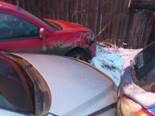 В Красноярске одну дорогу не поделили более десяти автомобилей В Красноярске одну дорогу не поделили более десяти автомобилей