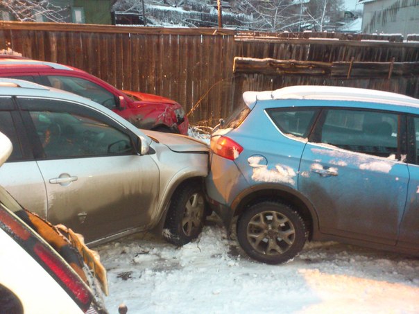 В Красноярске одну дорогу не поделили более десяти автомобилей В Красноярске одну дорогу не поделили более десяти автомобилей