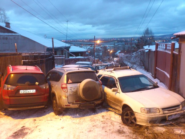 В Красноярске одну дорогу не поделили более десяти автомобилей В Красноярске одну дорогу не поделили более десяти автомобилей