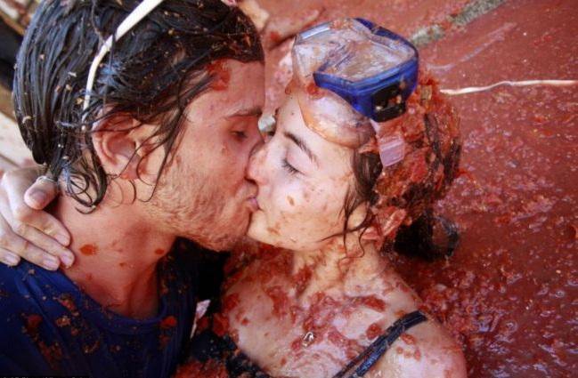 Томатное безумие: фестиваль Ла Томатина в Испании Томатное безумие: фестиваль Ла Томатина в Испании