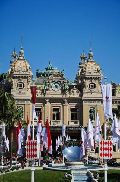 Монако - место, куда стекаются все деньги мира.