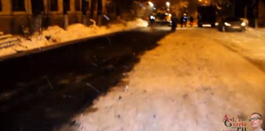 Только в России умеют асфальтировать снег