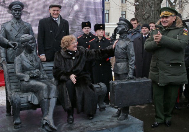 "Офицеры": В Москве появился памятник героям известного фильма