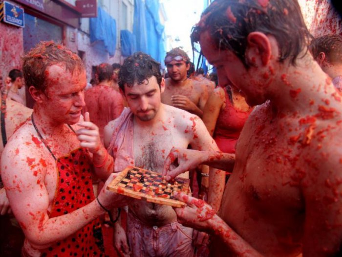 Томатное безумие: фестиваль Ла Томатина в Испании