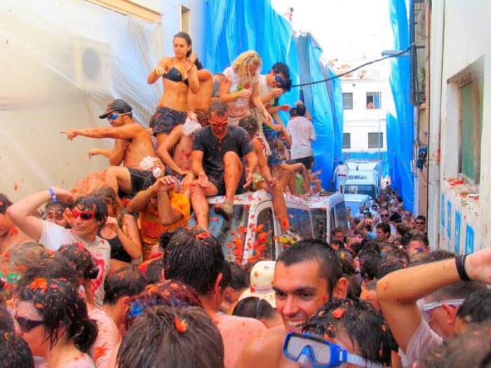 Томатное безумие: фестиваль Ла Томатина в Испании