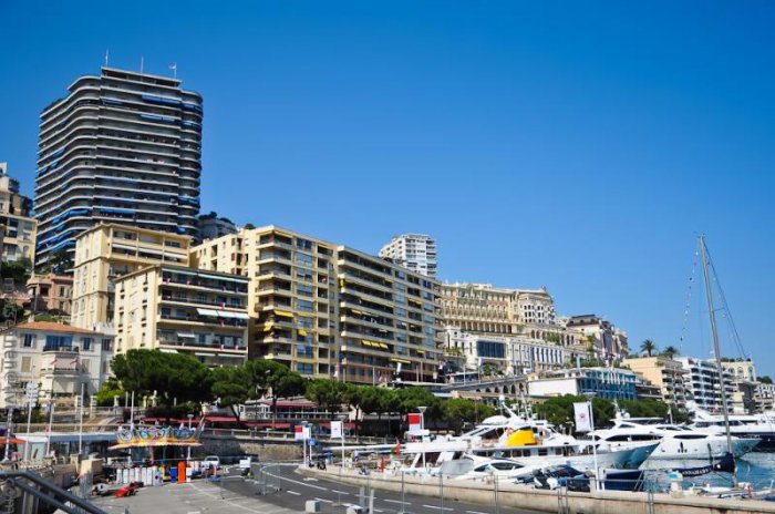 Монако - место, куда стекаются все деньги мира.