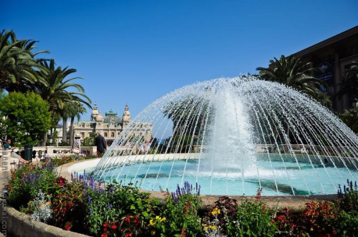 Монако - место, куда стекаются все деньги мира.