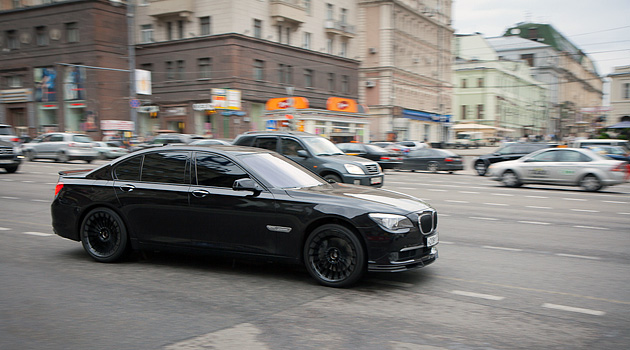 Штрафы для владельцев дорогих машин увеличат втрое