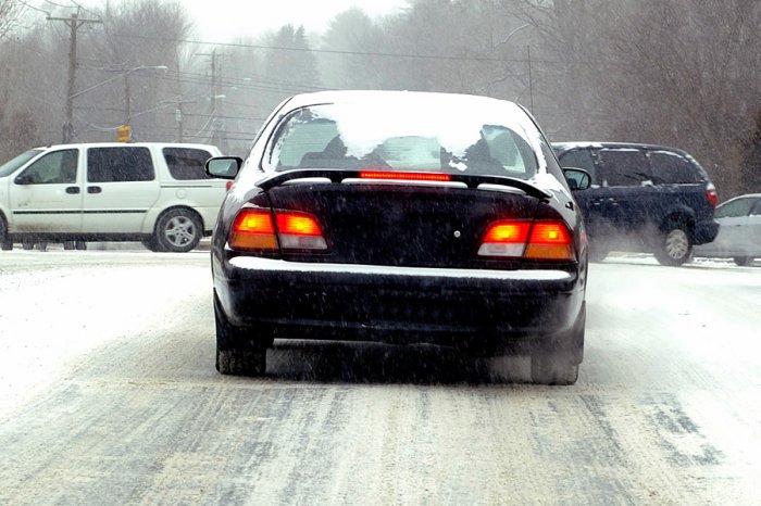 Куда звонить, если на одной из трасс Красноярского края с вами или вашими близкими случилась беда?